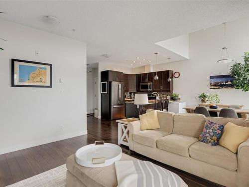 301-938 Dunford Ave, Langford, BC - Indoor Photo Showing Living Room