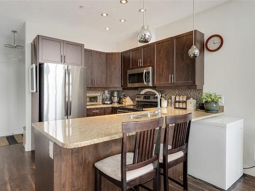 301-938 Dunford Ave, Langford, BC - Indoor Photo Showing Kitchen With Double Sink