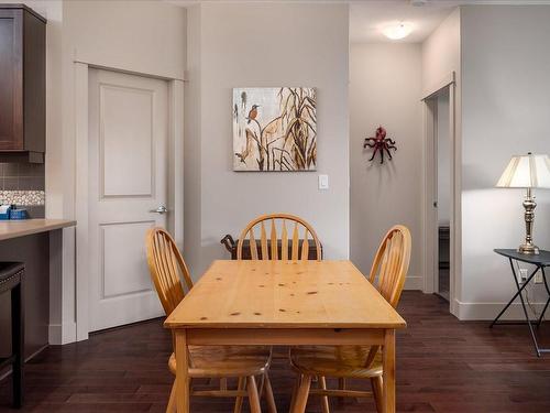 304-6310 Mcrobb Ave, Nanaimo, BC - Indoor Photo Showing Dining Room