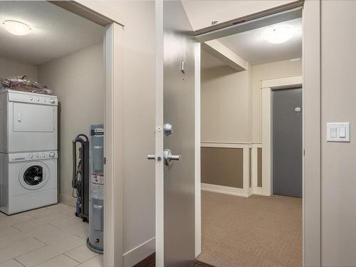 304-6310 Mcrobb Ave, Nanaimo, BC - Indoor Photo Showing Laundry Room