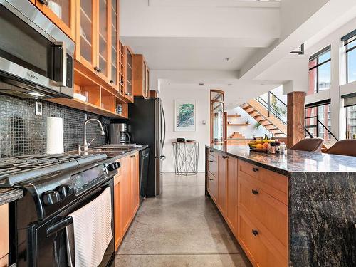 410-455 Sitkum Rd, Victoria, BC - Indoor Photo Showing Kitchen