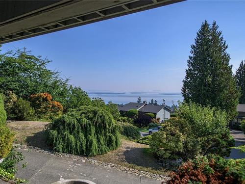 8742 Pender Park Dr, North Saanich, BC 