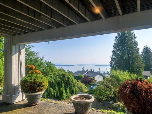 8742 Pender Park Dr, North Saanich, BC 