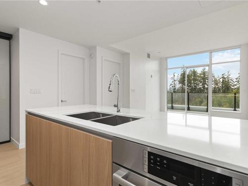 504-2000 Hannington Rd, Langford, BC - Indoor Photo Showing Kitchen With Double Sink