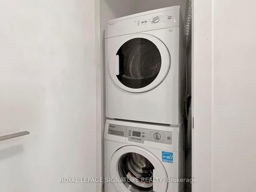 1705-32 Davenport Rd, Toronto, ON - Indoor Photo Showing Laundry Room