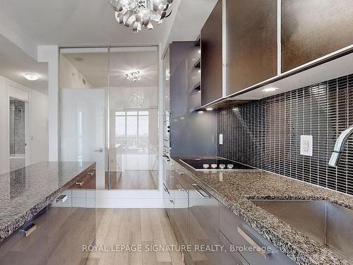 1705-32 Davenport Rd, Toronto, ON - Indoor Photo Showing Kitchen With Upgraded Kitchen