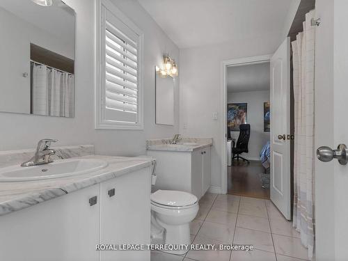 1821 Castlepoint Dr, Oshawa, ON - Indoor Photo Showing Bathroom