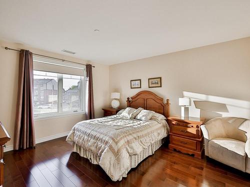 Master bedroom - 205-135 Rue Marcel-De La Sablonnière, Sainte-Thérèse, QC - Indoor Photo Showing Bedroom