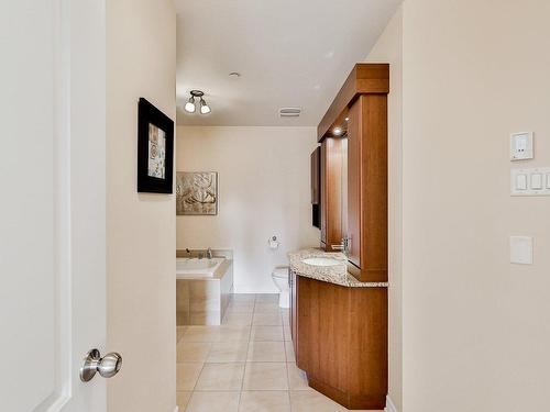 Bathroom - 205-135 Rue Marcel-De La Sablonnière, Sainte-Thérèse, QC - Indoor Photo Showing Other Room