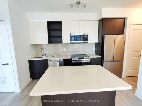 107-4675 Metcalfe Ave, Mississauga, ON - Indoor Photo Showing Kitchen With Stainless Steel Kitchen