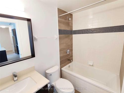 107-4675 Metcalfe Ave, Mississauga, ON - Indoor Photo Showing Bathroom