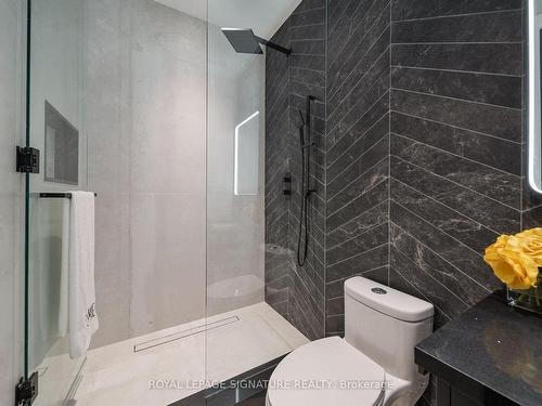 1560 Asgard Dr, Mississauga, ON - Indoor Photo Showing Bathroom