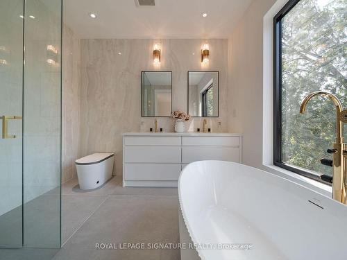 1560 Asgard Dr, Mississauga, ON - Indoor Photo Showing Bathroom