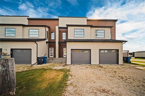 8 2Nd S St, Niverville, MB 