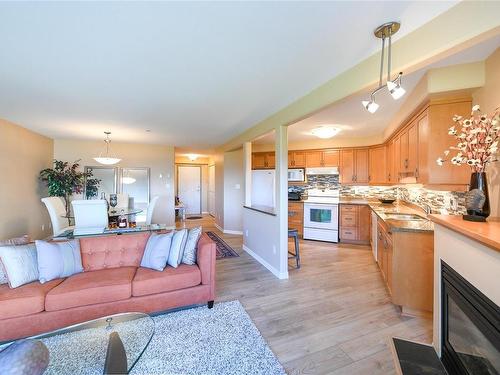 113-350 Island Hwy South, Campbell River, BC - Indoor Photo Showing Living Room With Fireplace