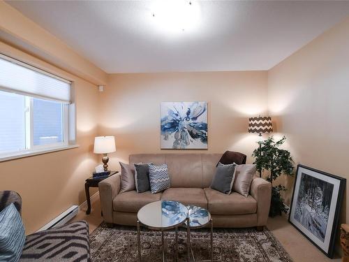 113-350 Island Hwy South, Campbell River, BC - Indoor Photo Showing Living Room