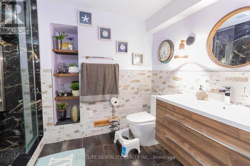 767 Barclay Road, London, ON - Indoor Photo Showing Bathroom