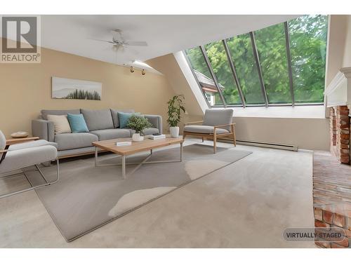 20 3980 Canada Way, Burnaby, BC - Indoor Photo Showing Living Room