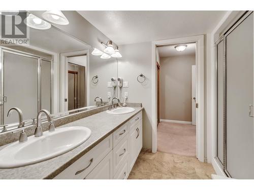 20 3980 Canada Way, Burnaby, BC - Indoor Photo Showing Bathroom