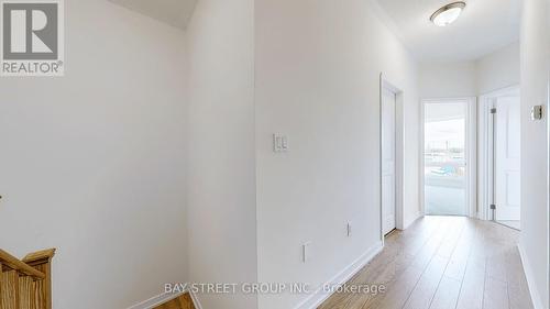 4 Dandara Gate, Vaughan, ON - Indoor Photo Showing Other Room