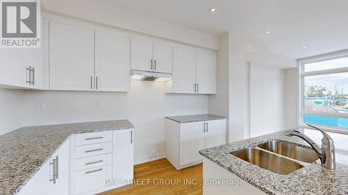 4 Dandara Gate, Vaughan, ON - Indoor Photo Showing Kitchen With Double Sink