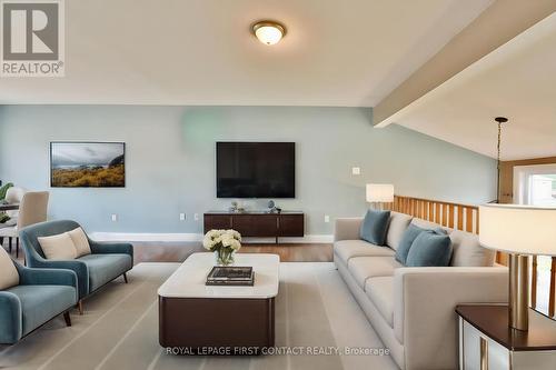 61 Holly Meadow Road, Barrie, ON - Indoor Photo Showing Living Room