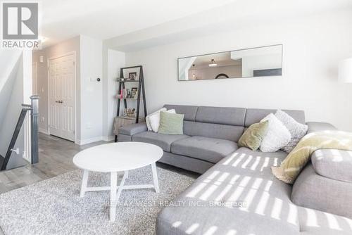 1669 Copeland Circle, Milton, ON - Indoor Photo Showing Living Room