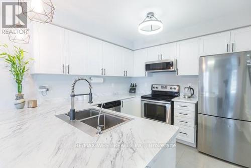 1669 Copeland Circle, Milton, ON - Indoor Photo Showing Kitchen With Double Sink With Upgraded Kitchen