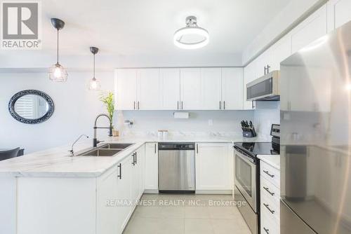 1669 Copeland Circle, Milton, ON - Indoor Photo Showing Kitchen With Double Sink With Upgraded Kitchen