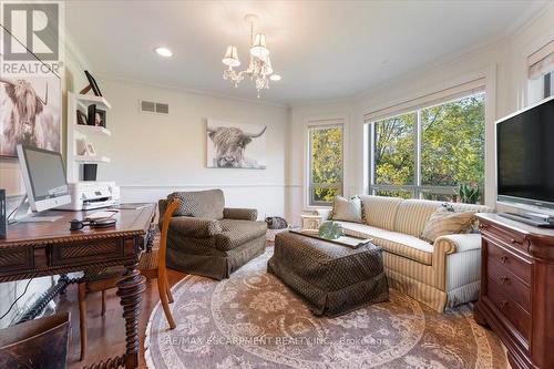 90 Ridge Road W, Grimsby, ON - Indoor Photo Showing Living Room