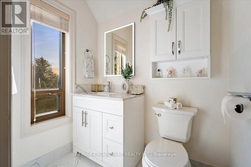 90 Ridge Road W, Grimsby, ON - Indoor Photo Showing Bathroom