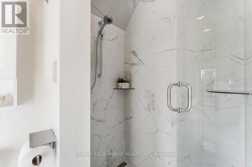 90 Ridge Road W, Grimsby, ON - Indoor Photo Showing Bathroom