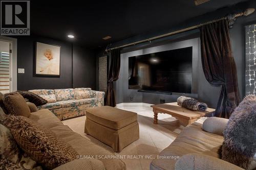 90 Ridge Road W, Grimsby, ON - Indoor Photo Showing Living Room