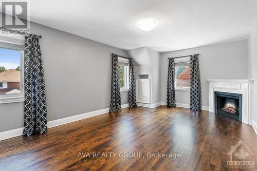 182 Marlborough Street, Ottawa, ON - Indoor Photo Showing Living Room With Fireplace