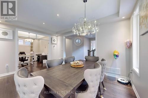 333 Thomas Phillips Drive, Aurora, ON - Indoor Photo Showing Dining Room