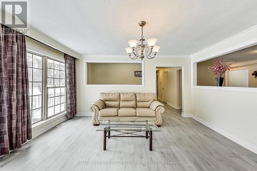 1036 Goshen Road, Innisfil, ON - Indoor Photo Showing Living Room