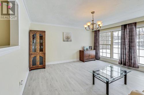 1036 Goshen Road, Innisfil, ON - Indoor Photo Showing Living Room