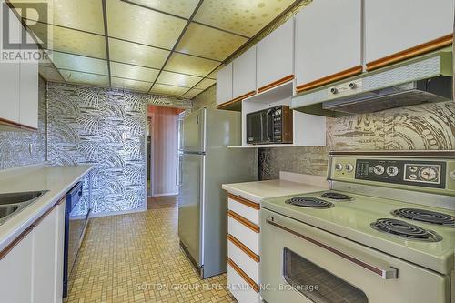 709 - 44 Longbourne Drive, Toronto, ON - Indoor Photo Showing Kitchen