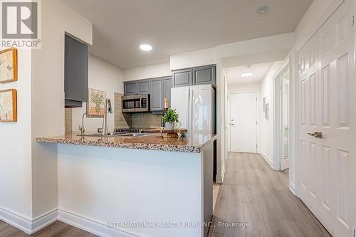 1203 - 15 Greenview Avenue, Toronto, ON - Indoor Photo Showing Kitchen