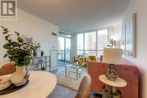 1203 - 15 Greenview Avenue, Toronto, ON - Indoor Photo Showing Living Room