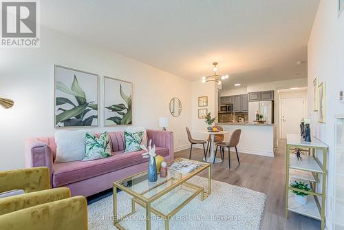 1203 - 15 Greenview Avenue, Toronto, ON - Indoor Photo Showing Living Room