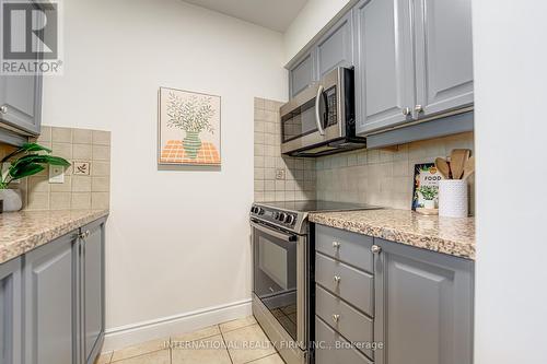 1203 - 15 Greenview Avenue, Toronto, ON - Indoor Photo Showing Kitchen