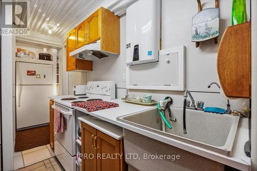 36 Pacific Wind Crescent, Brampton, ON - Indoor Photo Showing Kitchen