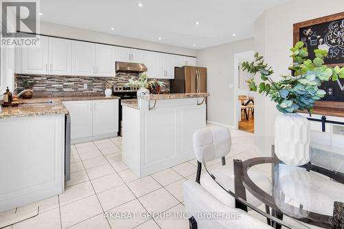 75 Gatwick Drive, Oakville, ON - Indoor Photo Showing Kitchen With Upgraded Kitchen