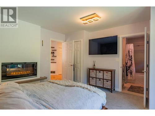 1845 Third Street, Fruitvale, BC - Indoor With Fireplace