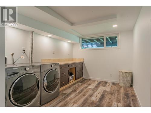 1845 Third Street, Fruitvale, BC - Indoor Photo Showing Laundry Room