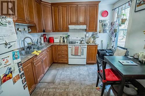 98 Glendale Avenue, Toronto, ON - Indoor Photo Showing Kitchen