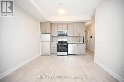 424 - 3220 William Coltson Avenue, Oakville, ON - Indoor Photo Showing Kitchen