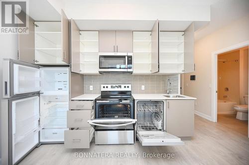 424 - 3220 William Coltson Avenue, Oakville, ON - Indoor Photo Showing Kitchen With Upgraded Kitchen