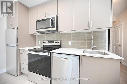 424 - 3220 William Coltson Avenue, Oakville, ON - Indoor Photo Showing Kitchen With Upgraded Kitchen